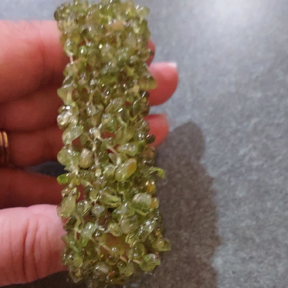 Peridot Green Gemstone Chip Bead Wide Stretch Bracelet - Picture 3 of 4